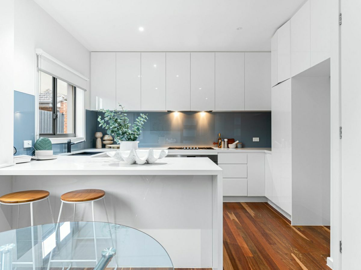 2/3 Sydney Street, Clayton South - image 3