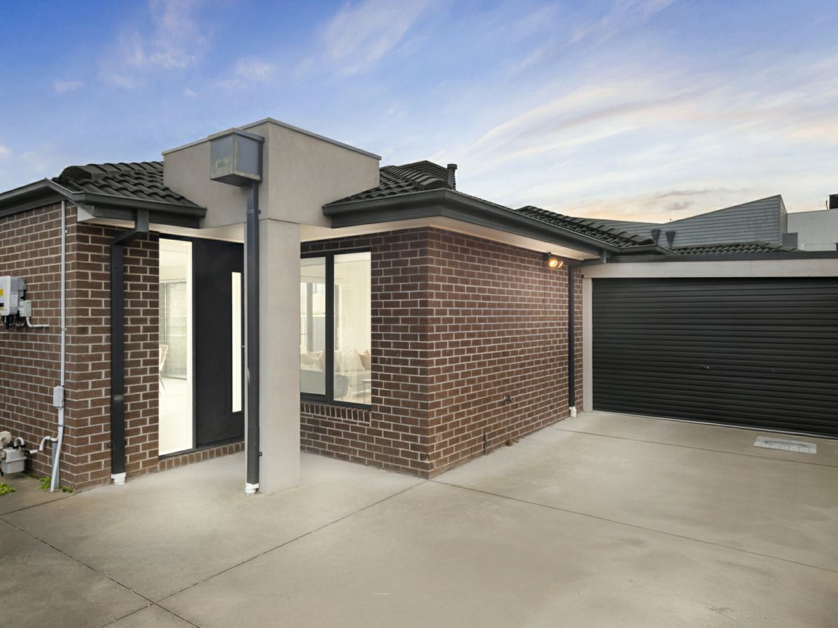 2/17 McMillan Street, Clayton South - image 1