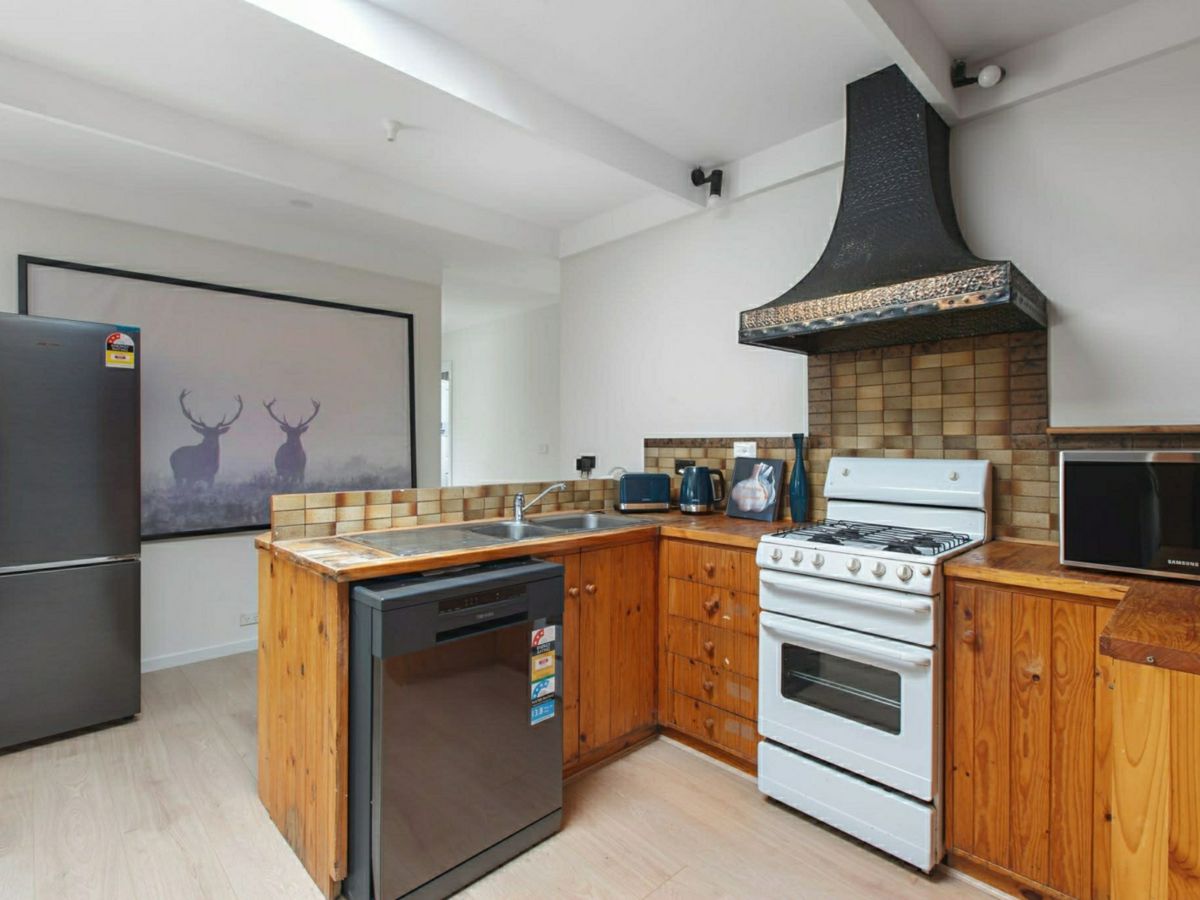 1/5 Saniky Street, Notting Hill - image 2