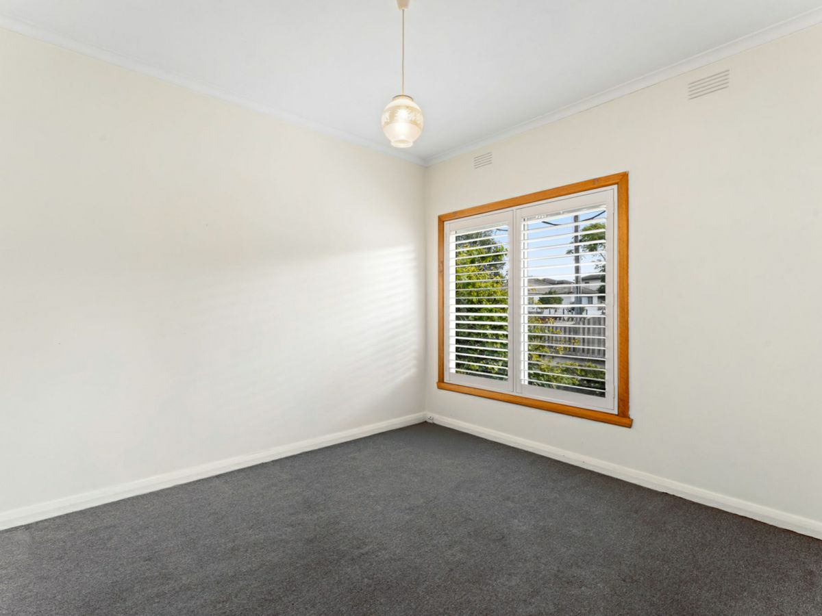 16 Kionga Street, Clayton - image 3