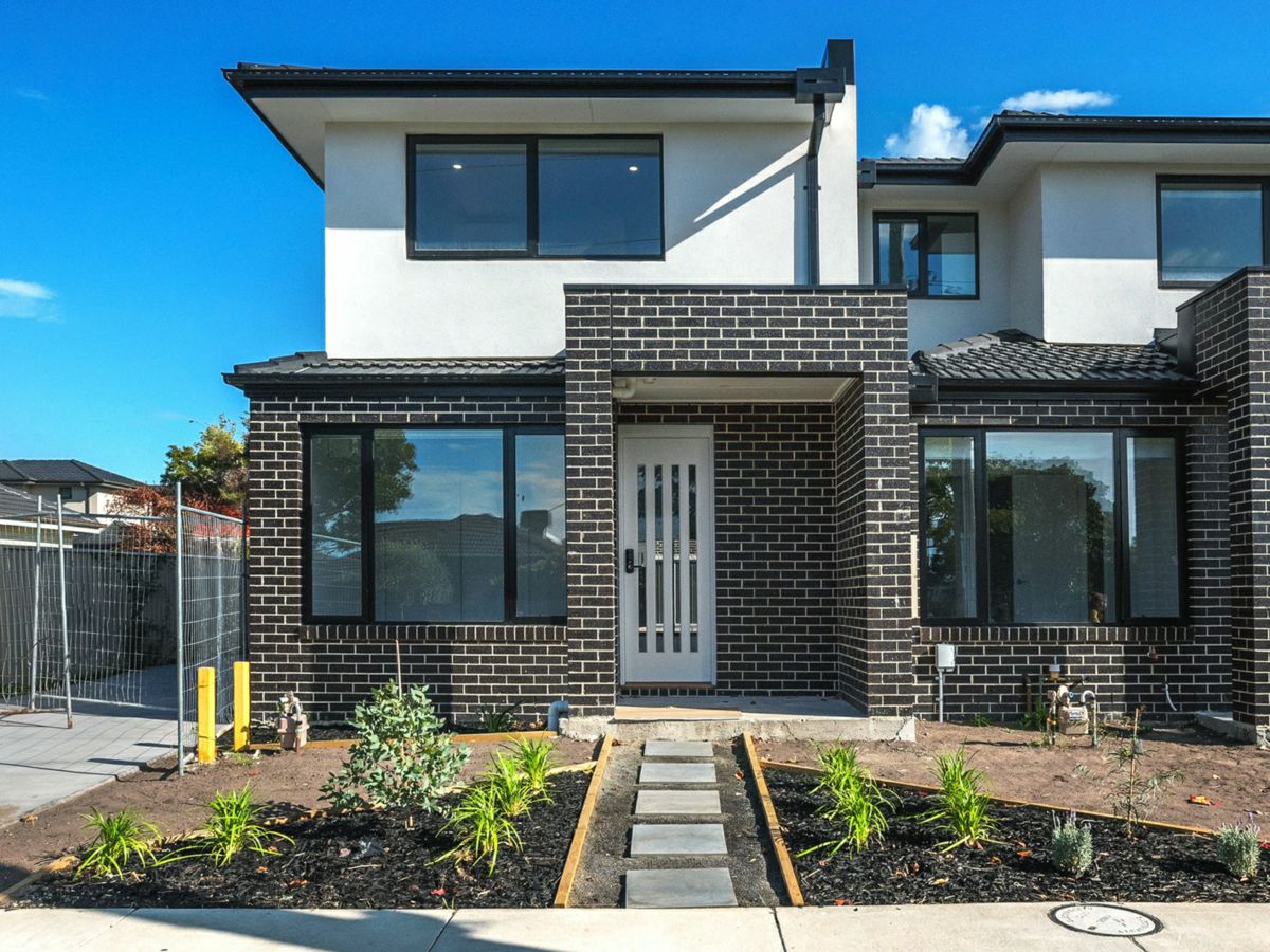 2/49 Prince Charles Street, Clayton - image 1