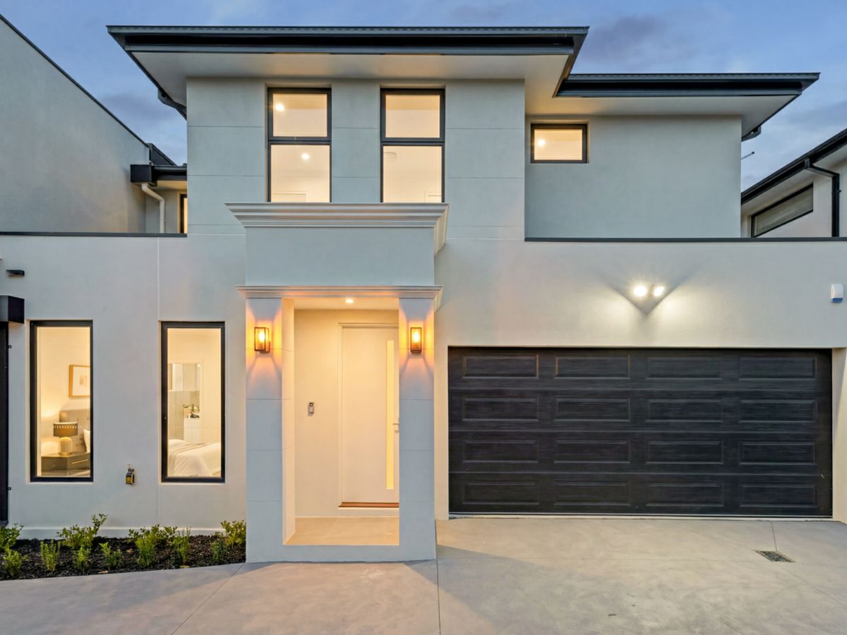 2/11 Dunstan Street, Clayton - image 1