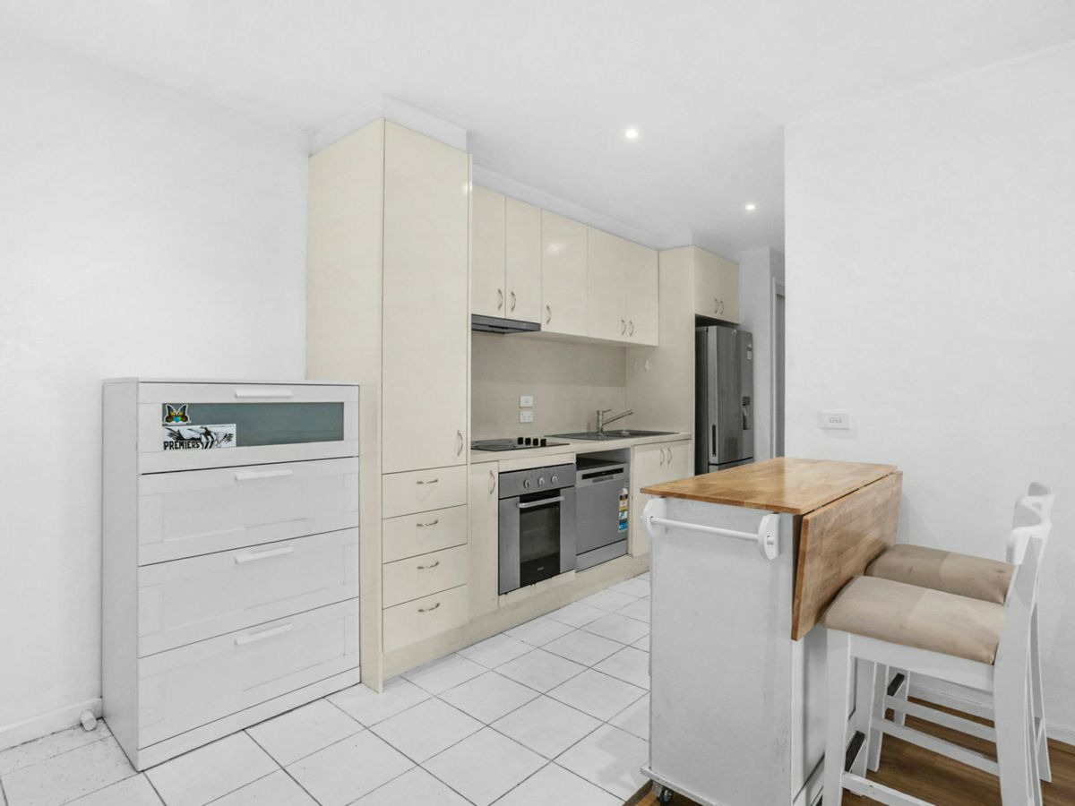11/1324 Centre Road, Clayton South - image 2