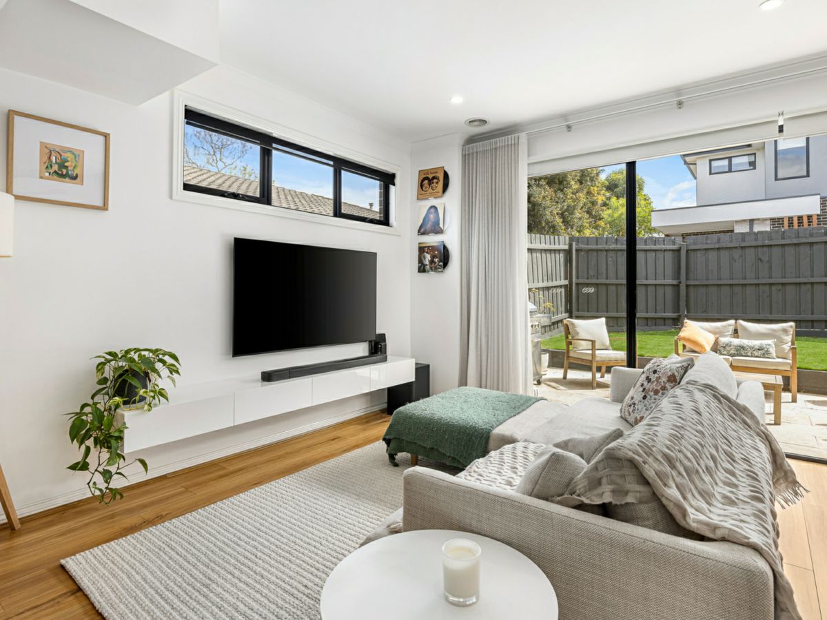 2/695 Heatherton Road, Clayton South - image 2