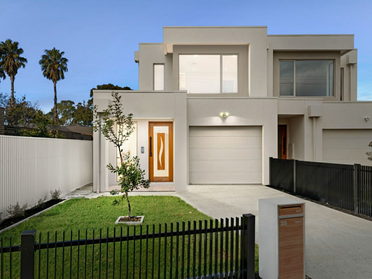 38B Ella Grove, Chelsea - image 1