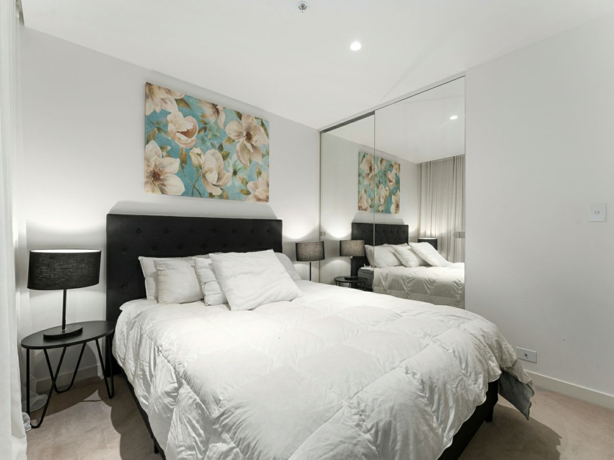 713/7 Claremont Street, South Yarra - image 3