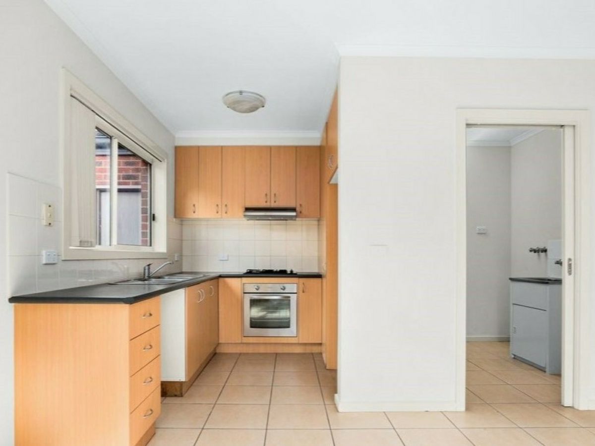 4/5 Myriong Street, Clayton - image 2