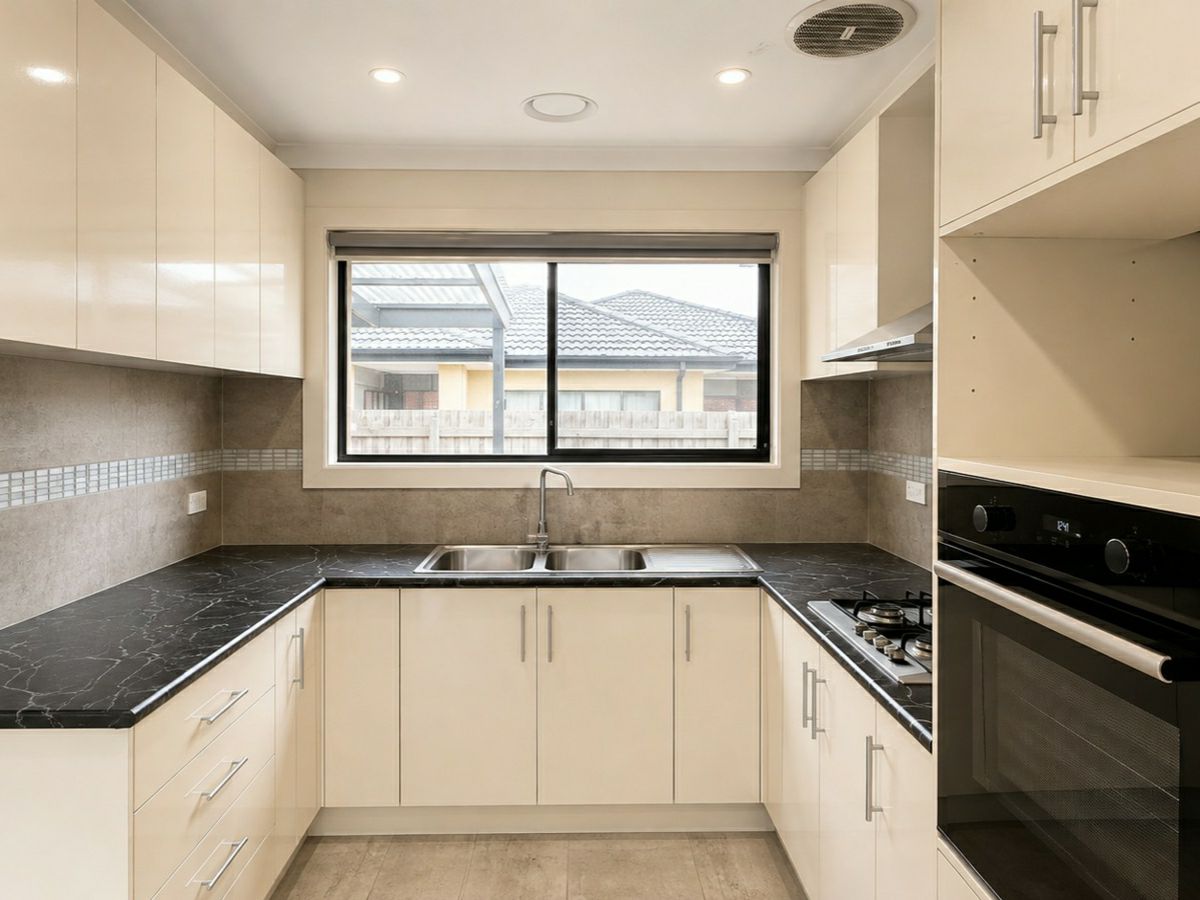 1/9 Burns Avenue, Clayton South - image 2