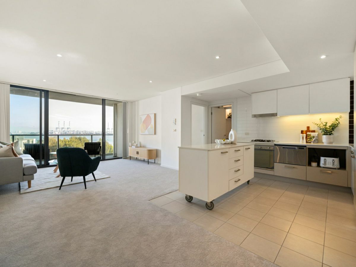 303/159 Beach Street, Port Melbourne - image 1