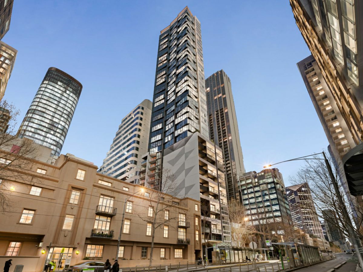 803/141 La Trobe Street, Melbourne - image 1