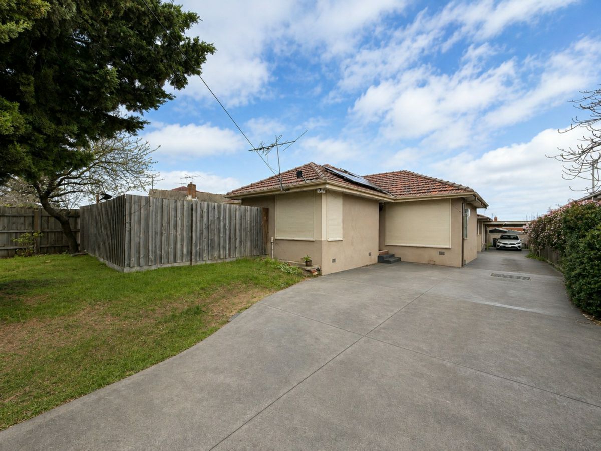 1/695 Princes Highway, Springvale - image 1