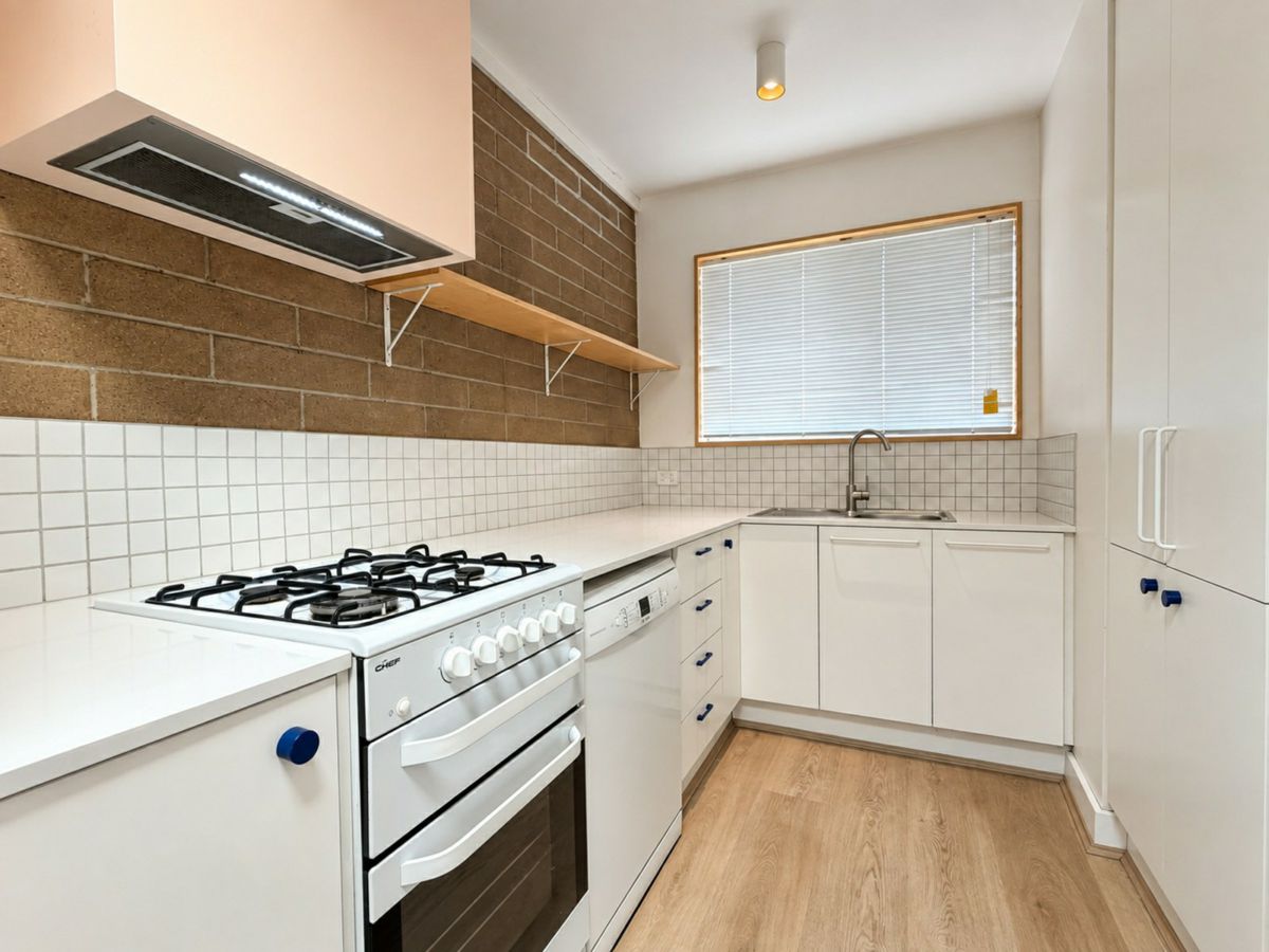 1/38 Booker Street, Cheltenham - image 2