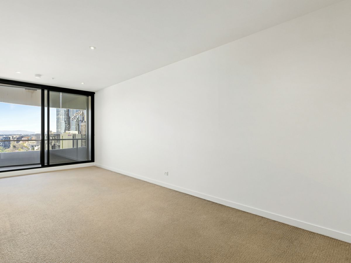 2512/555 Swanston Street, Carlton - image 2