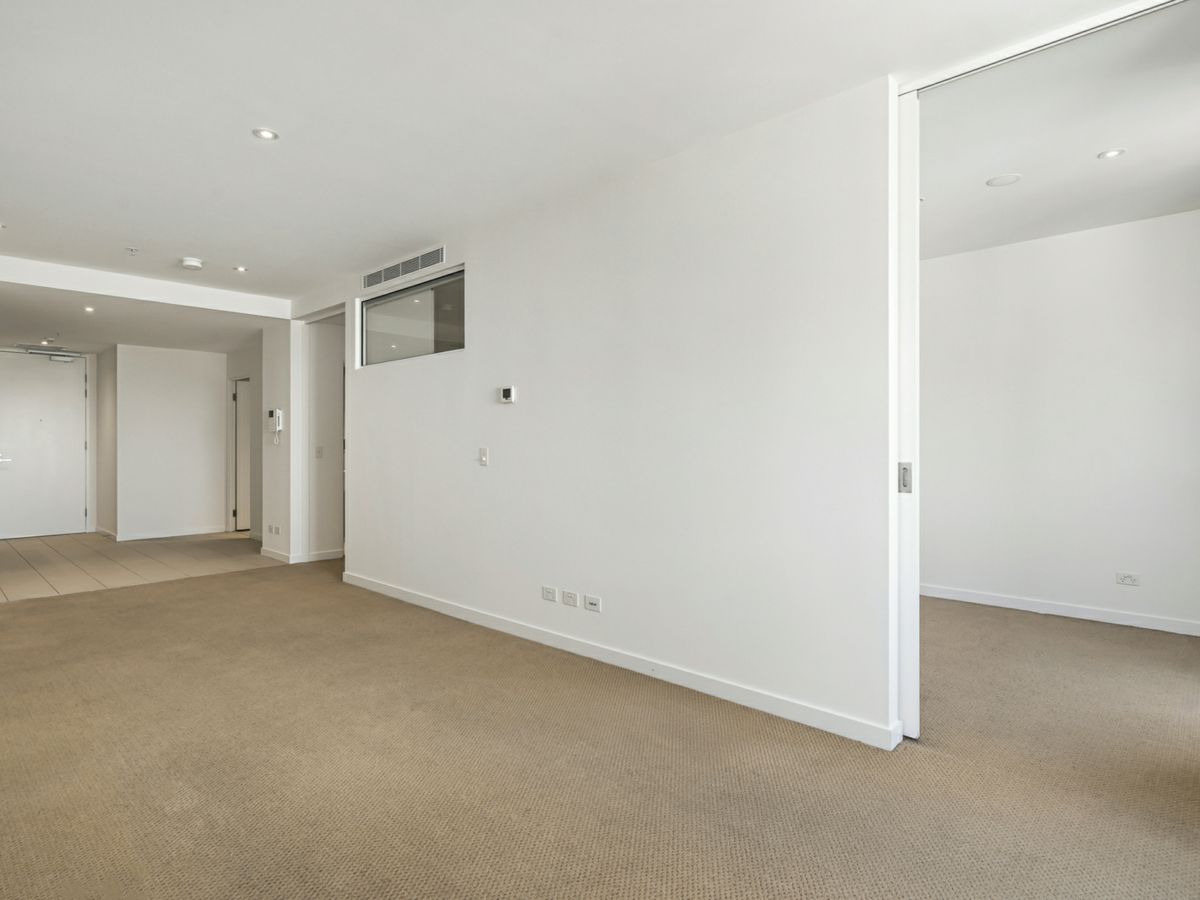 2512/555 Swanston Street, Carlton - image 3