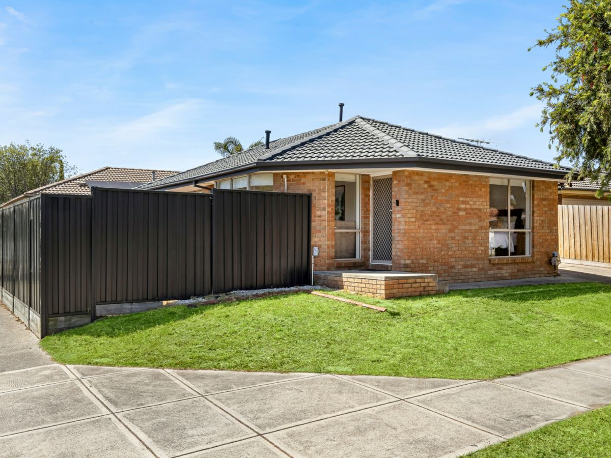 1/2 Filomena Court, Cranbourne North - image 2