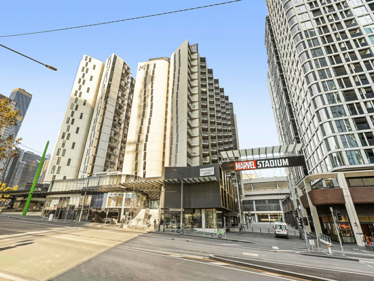 1610/677 La Trobe Street, Docklands - image 1
