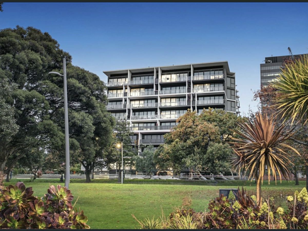 709/5 Irving Avenue, Box Hill - image 2