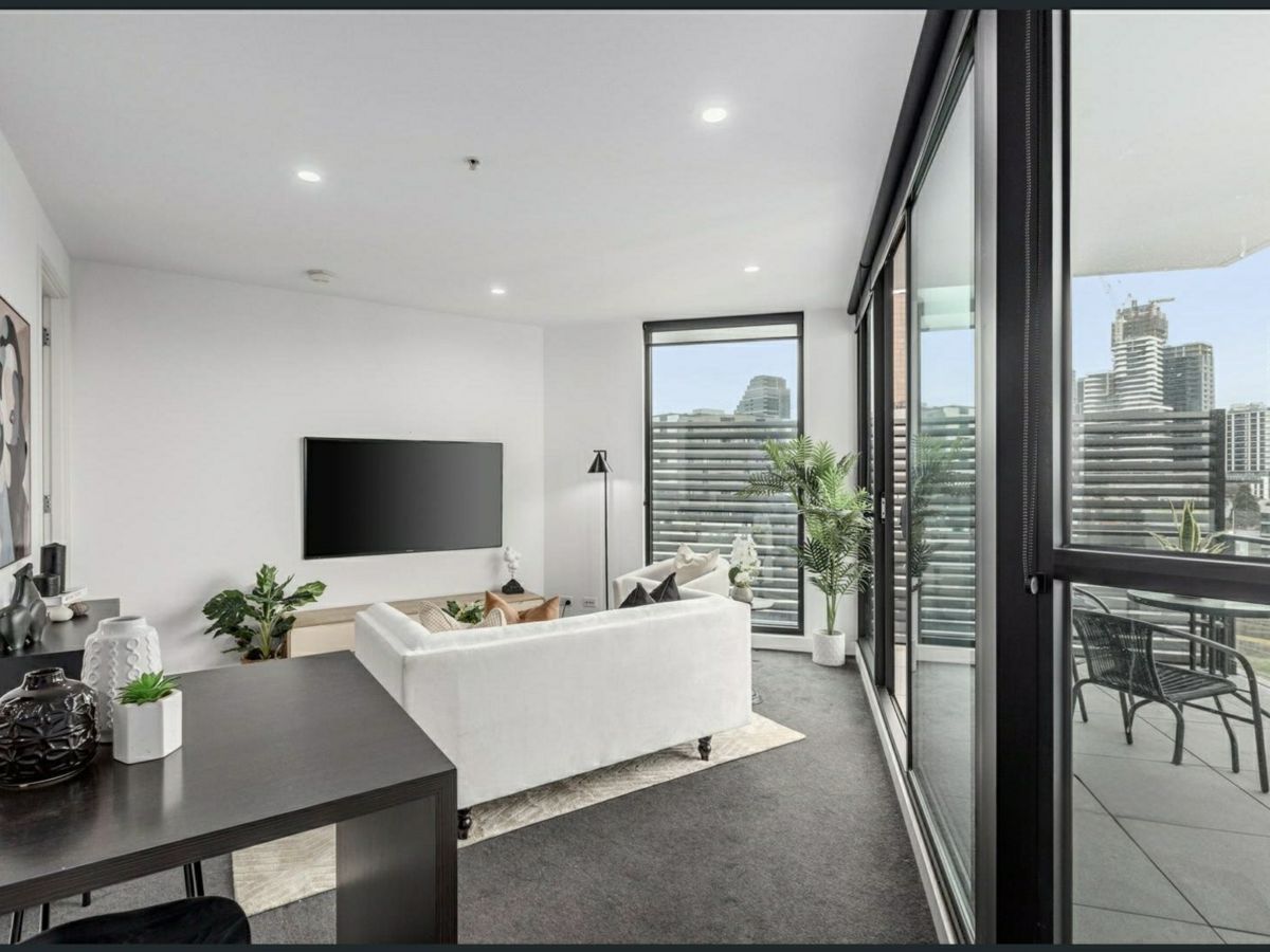 709/5 Irving Avenue, Box Hill - image 3