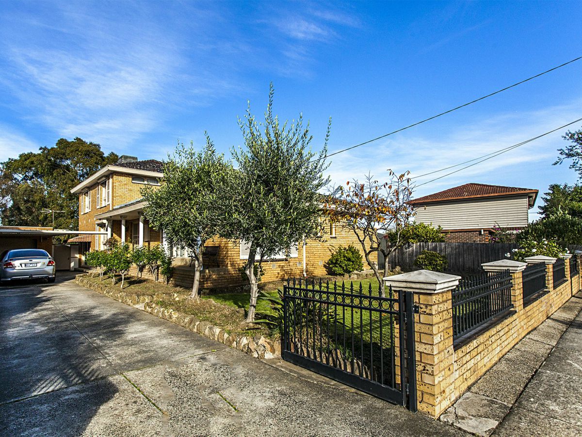 2 Dehaviland Avenue, Forest Hill - image 1