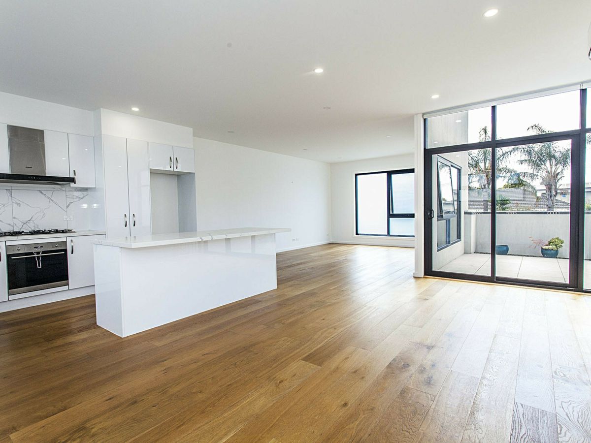 2/3 Banool Quadrant, Doncaster East - image 2