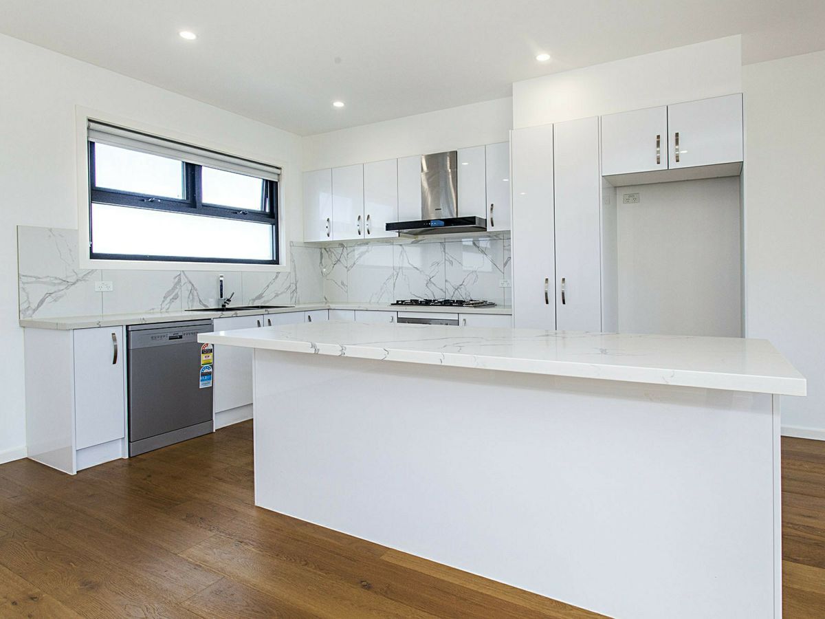 2/3 Banool Quadrant, Doncaster East - image 3