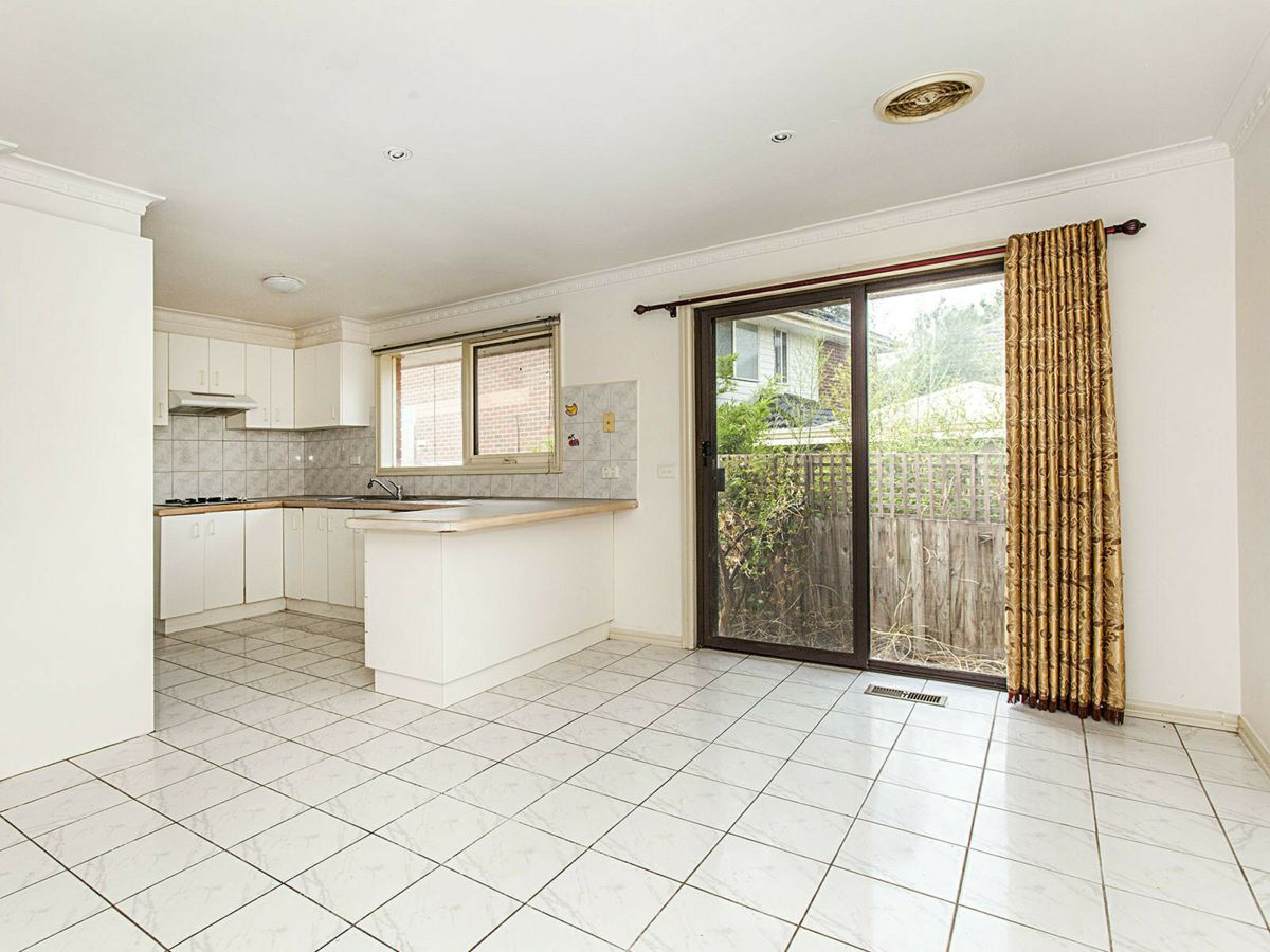2/62 Pickford Street, Burwood East - image 2