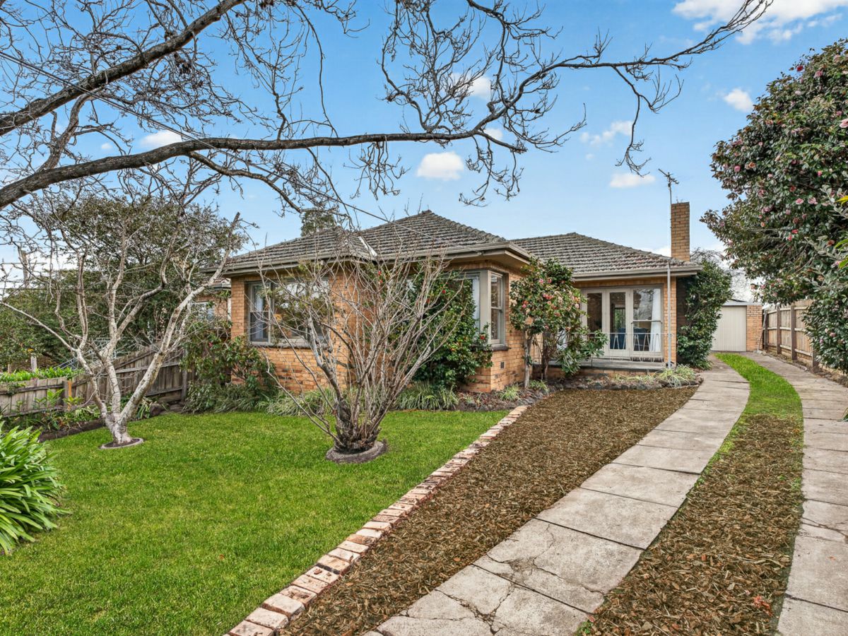 32 Hopetoun Street, Mitcham - image 1