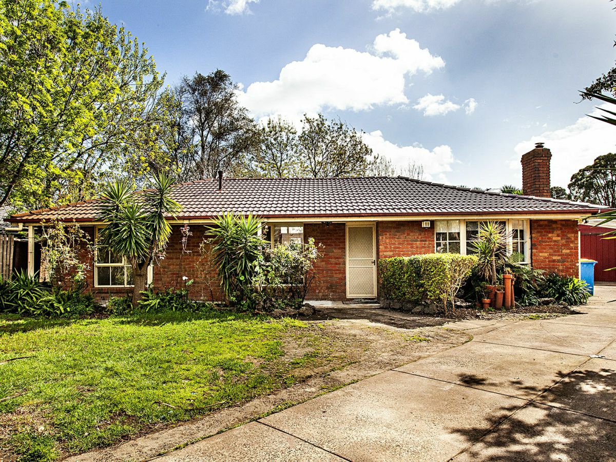 11 Mawson Court, Cranbourne North - image 1