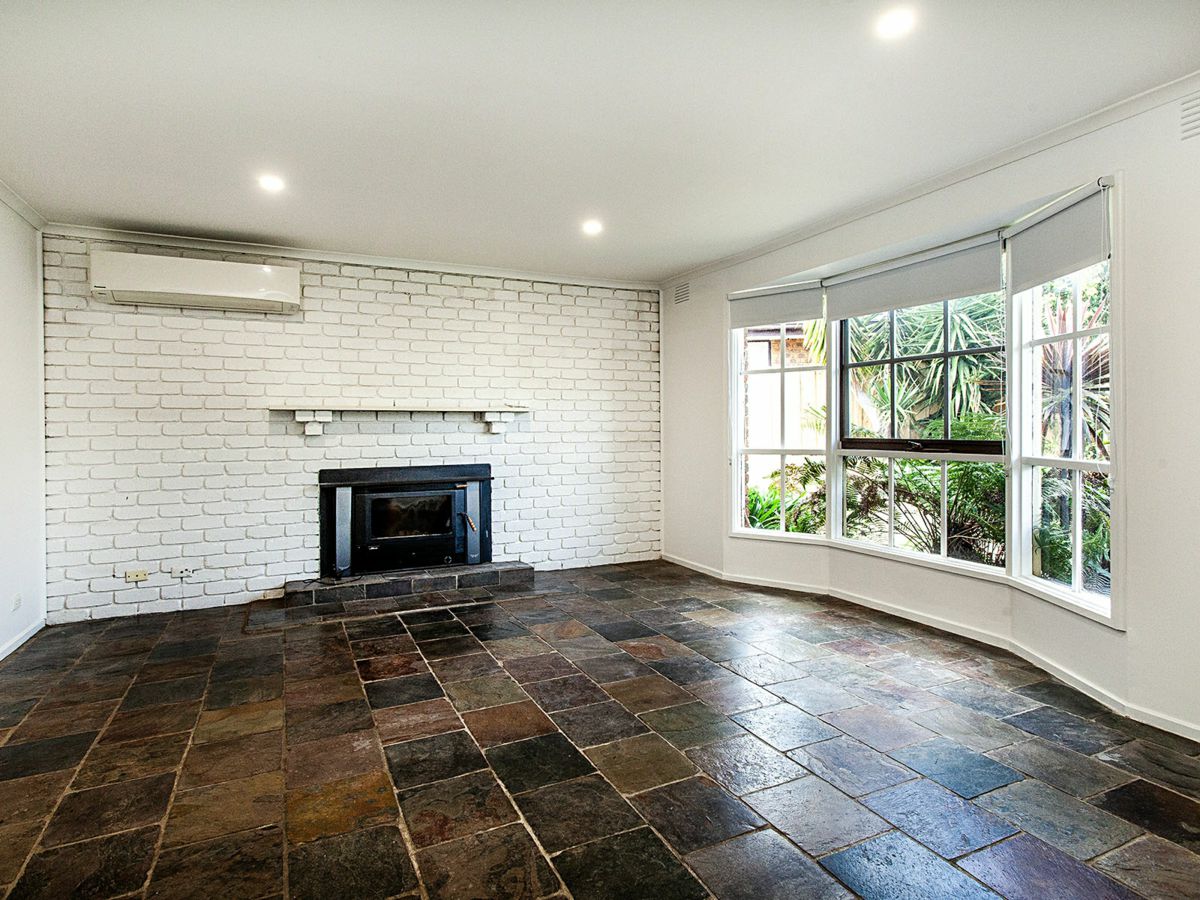 11 Mawson Court, Cranbourne North - image 2