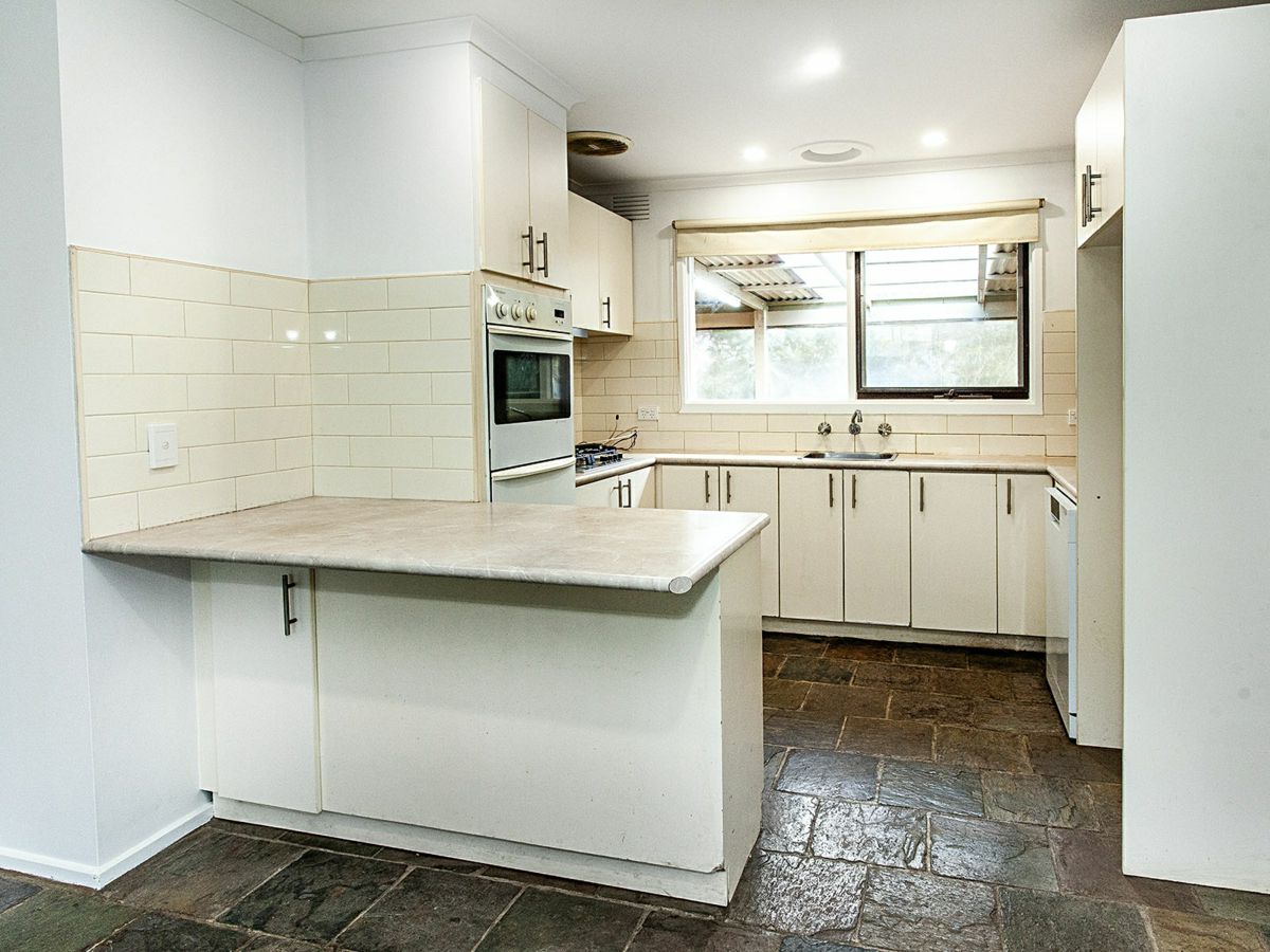 11 Mawson Court, Cranbourne North - image 3