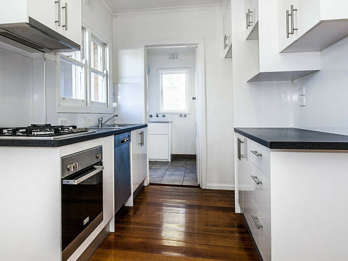 10 Merton Street, Box Hill - image 2