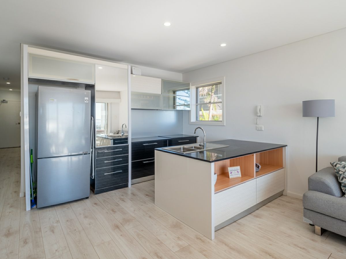 2/8 Burrawan Street, Port Macquarie - image 1
