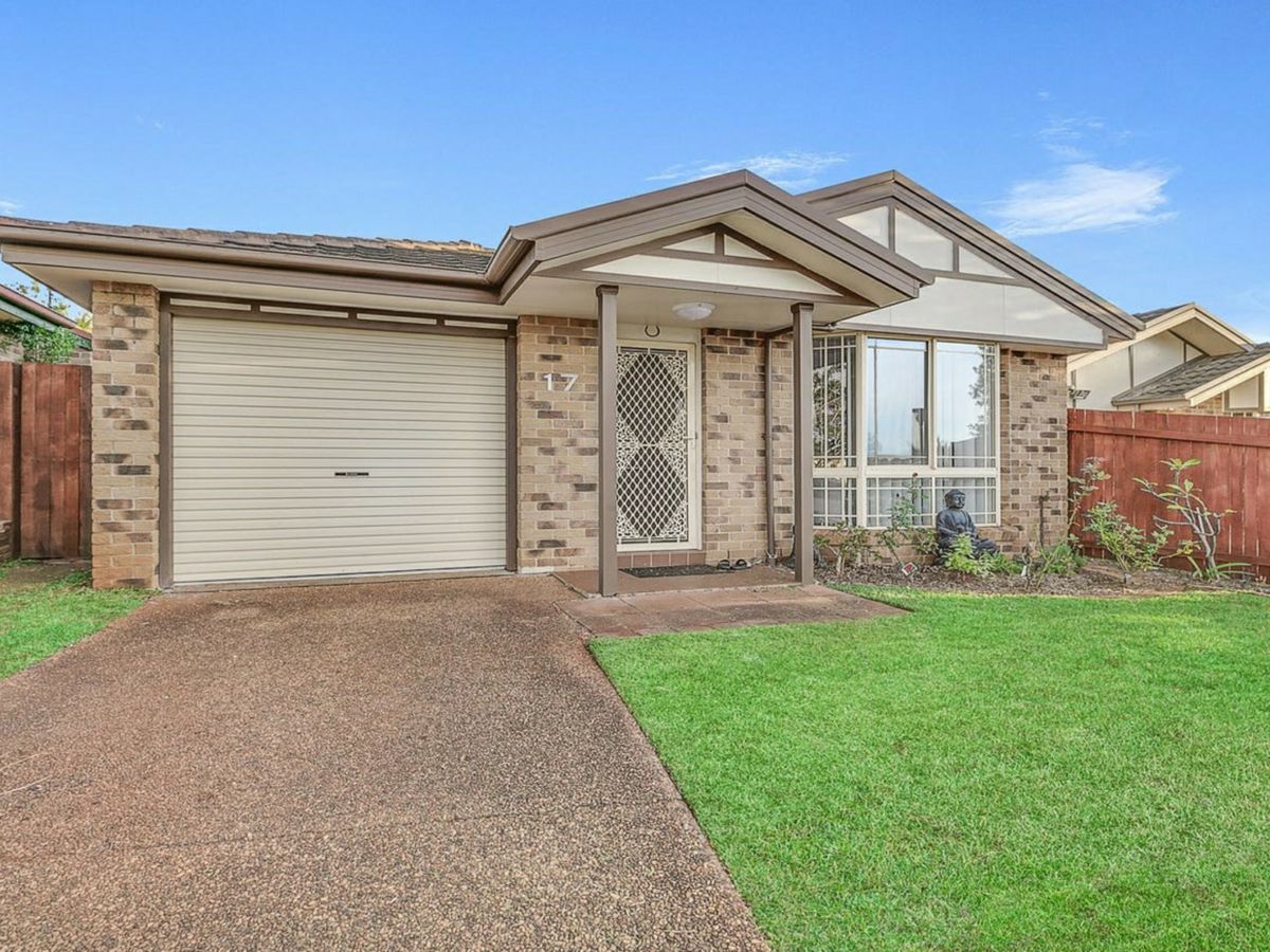 17 Cairncross Place, Port Macquarie - image 1