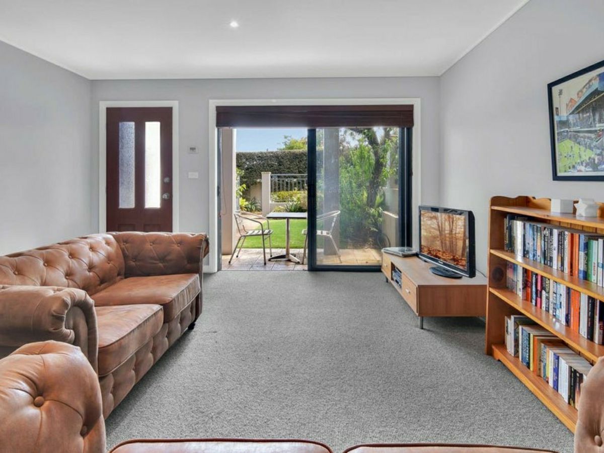12/33 Mitchell Street, McMahons Point - image 2