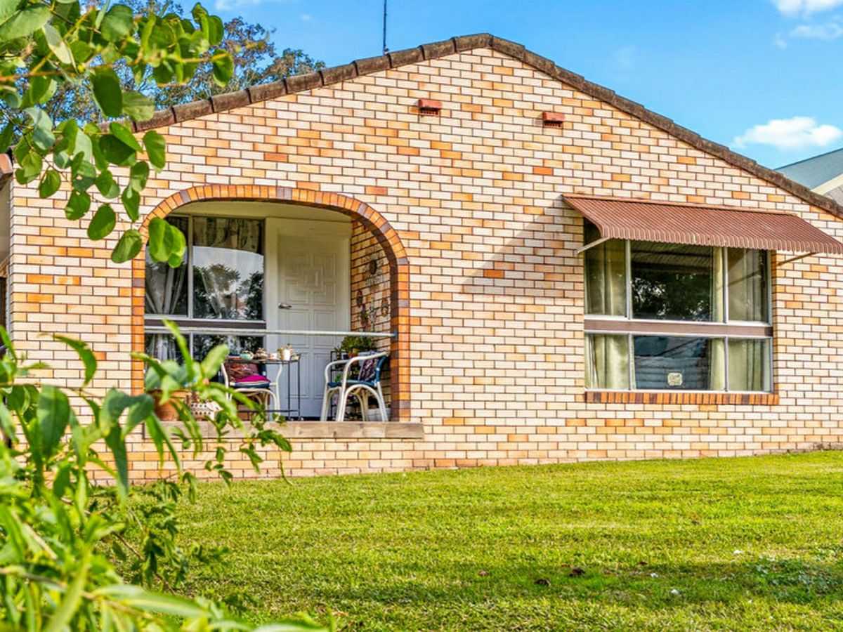 2/15 Flett Street, Wingham - image 1