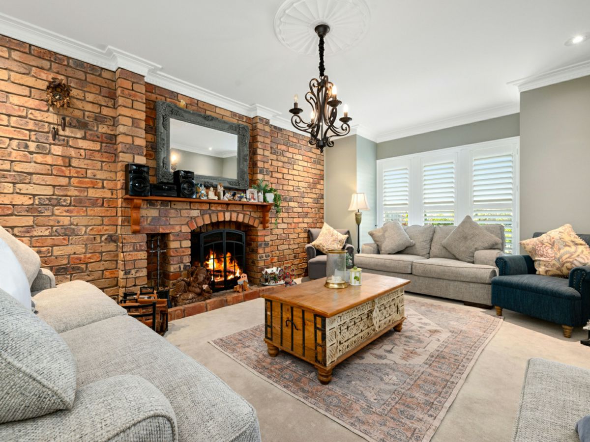 6 Softwind Court, Kenmore Hills - image 2
