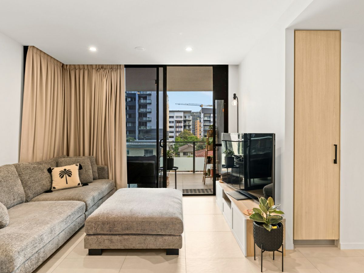 402/8 Zillah Street, Stones Corner - image 1