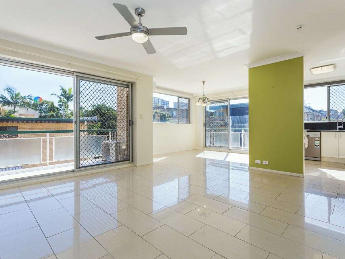 3/34 Wellington Street, Coorparoo - image 1