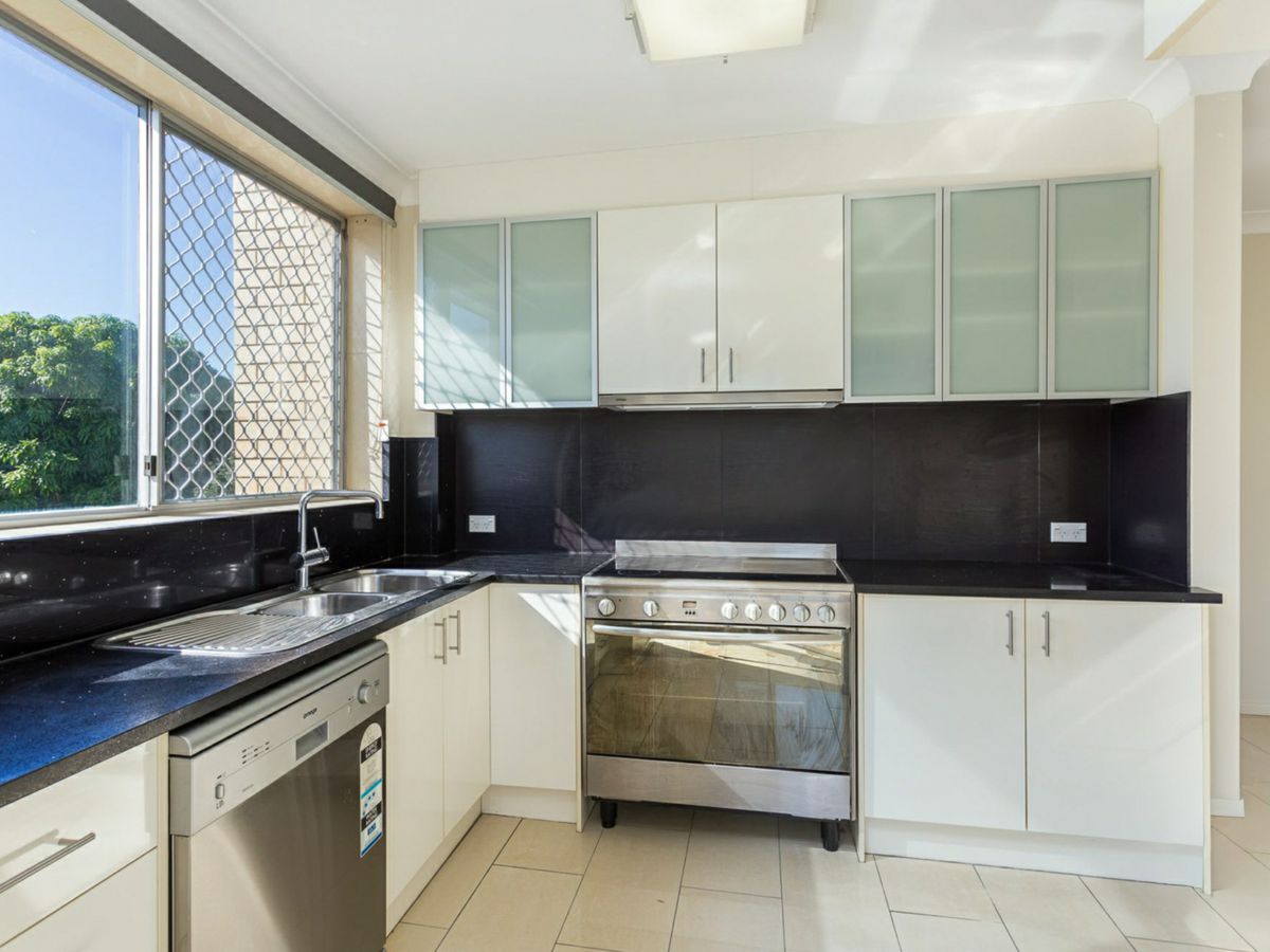 3/34 Wellington Street, Coorparoo - image 2