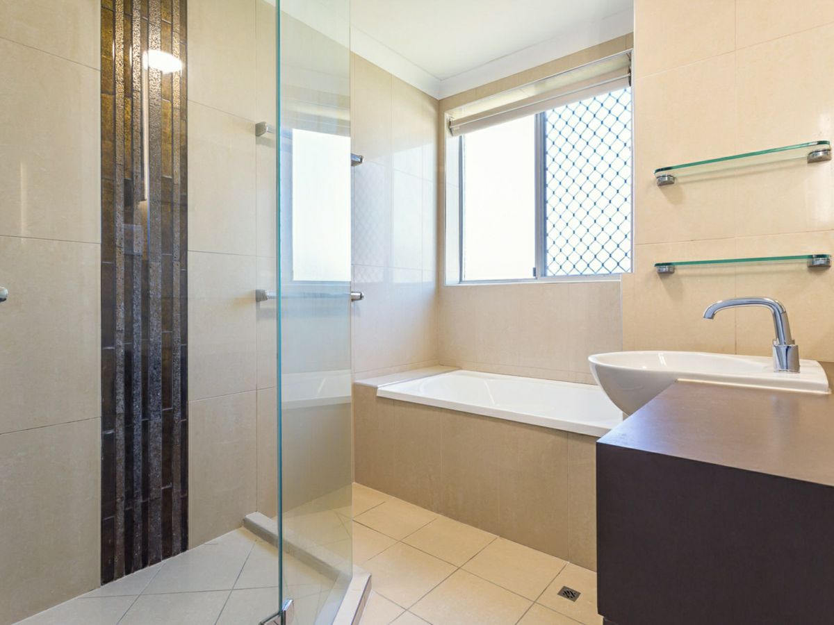 3/34 Wellington Street, Coorparoo - image 3