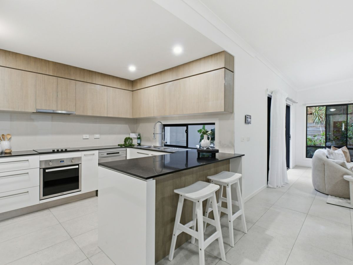 13/819 Creek Road, Carindale - image 2