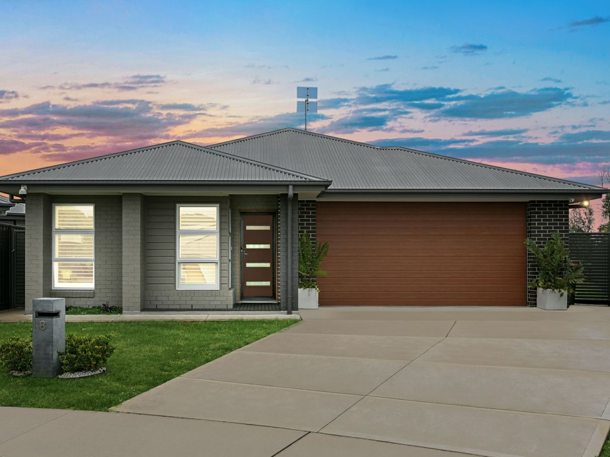 8 Riverdale Close, Rutherford - image 1
