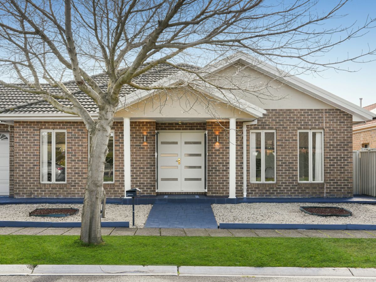 10 Durban Place, Craigieburn - image 2