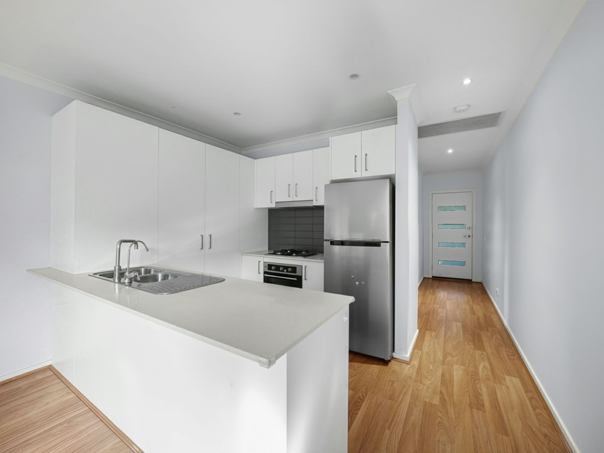 46 Gallantry Avenue, Craigieburn - image 2