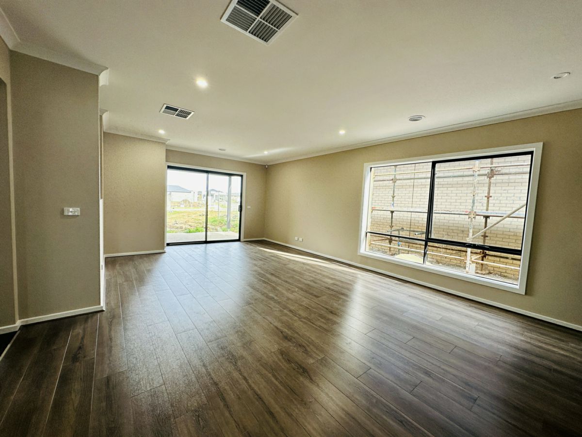 18 Falconer Drive, Mickleham - image 2