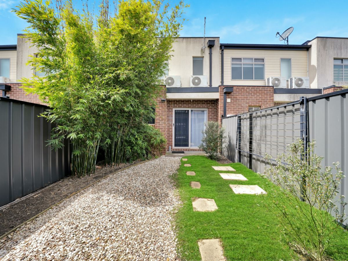 18/335 Grand Boulevard, Craigieburn - image 2