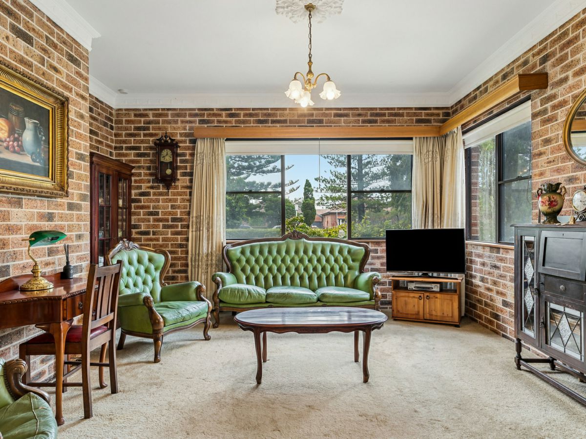 153 Parkway Avenue, Hamilton South - image 2