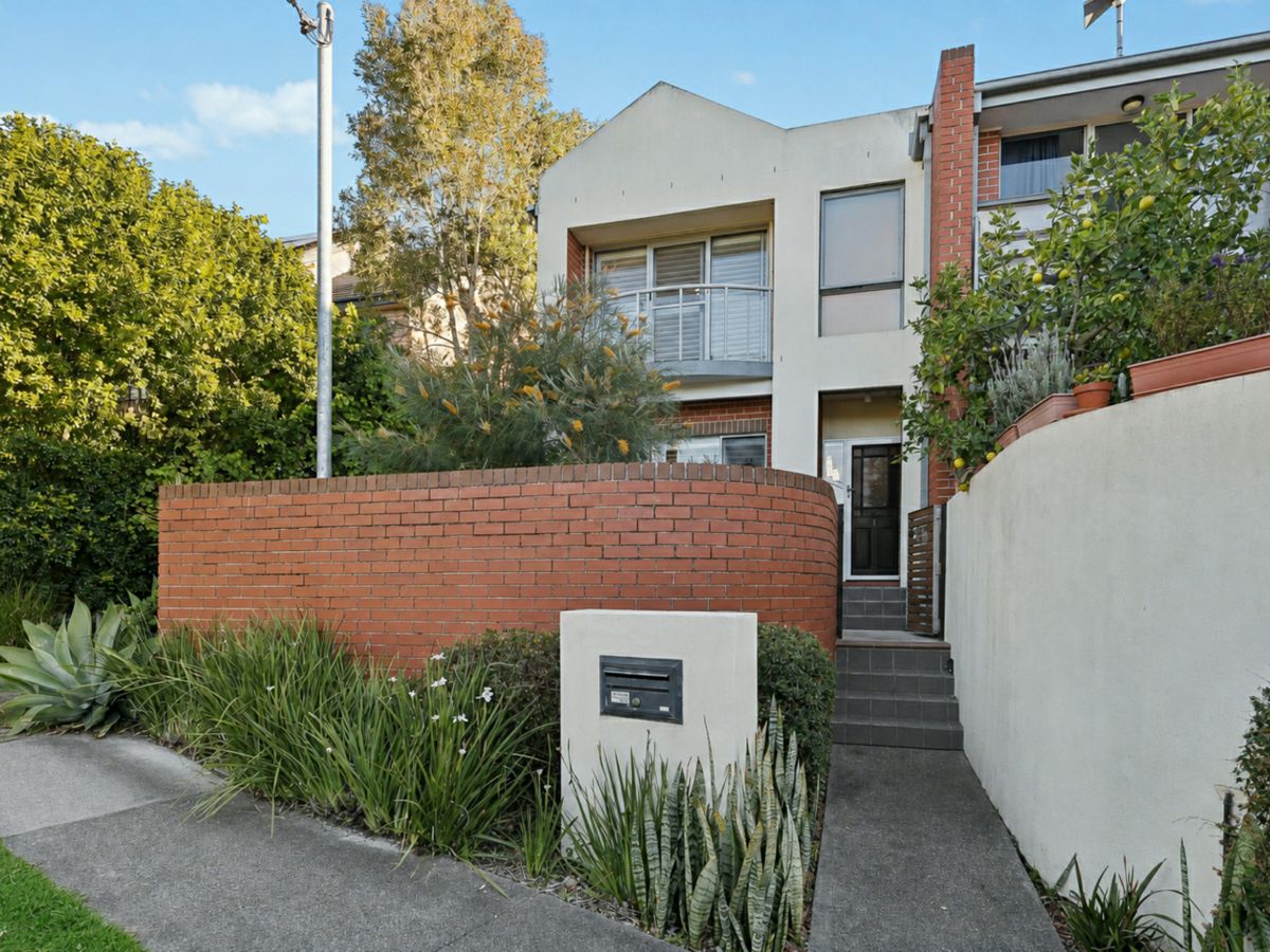 1/1A Parry Street, Cooks Hill - image 1