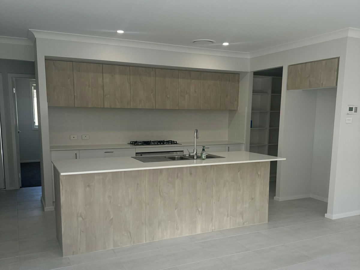 8 Cassidy Crescent, North Rothbury - image 2