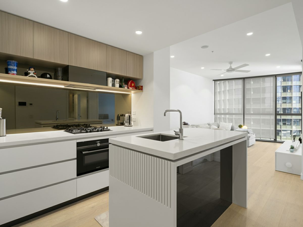 3104/8 Margaret Street, Brisbane City - image 2